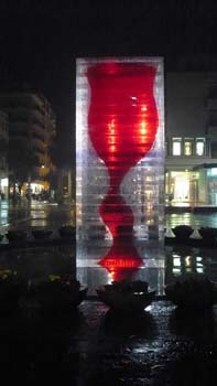 pescara_huge_wine_glass.jpg